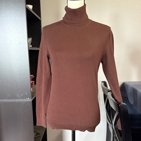 Women’s Tommy Hilfiger Size Small Brown Turtleneck Fitted Sweater - Picture 1 of 6